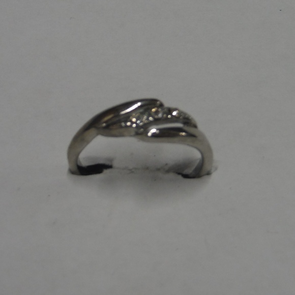 Cubic Zirconia 3 Stone Ring - Picture 4 of 4